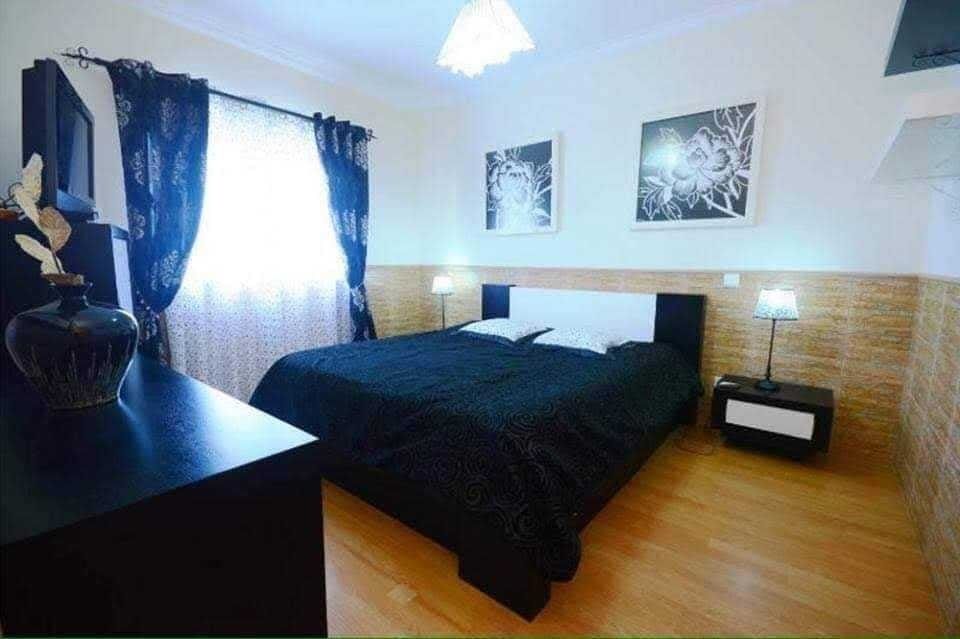 Moradia com piscina privada, 7 min. a pé da praia Armação de Pêra