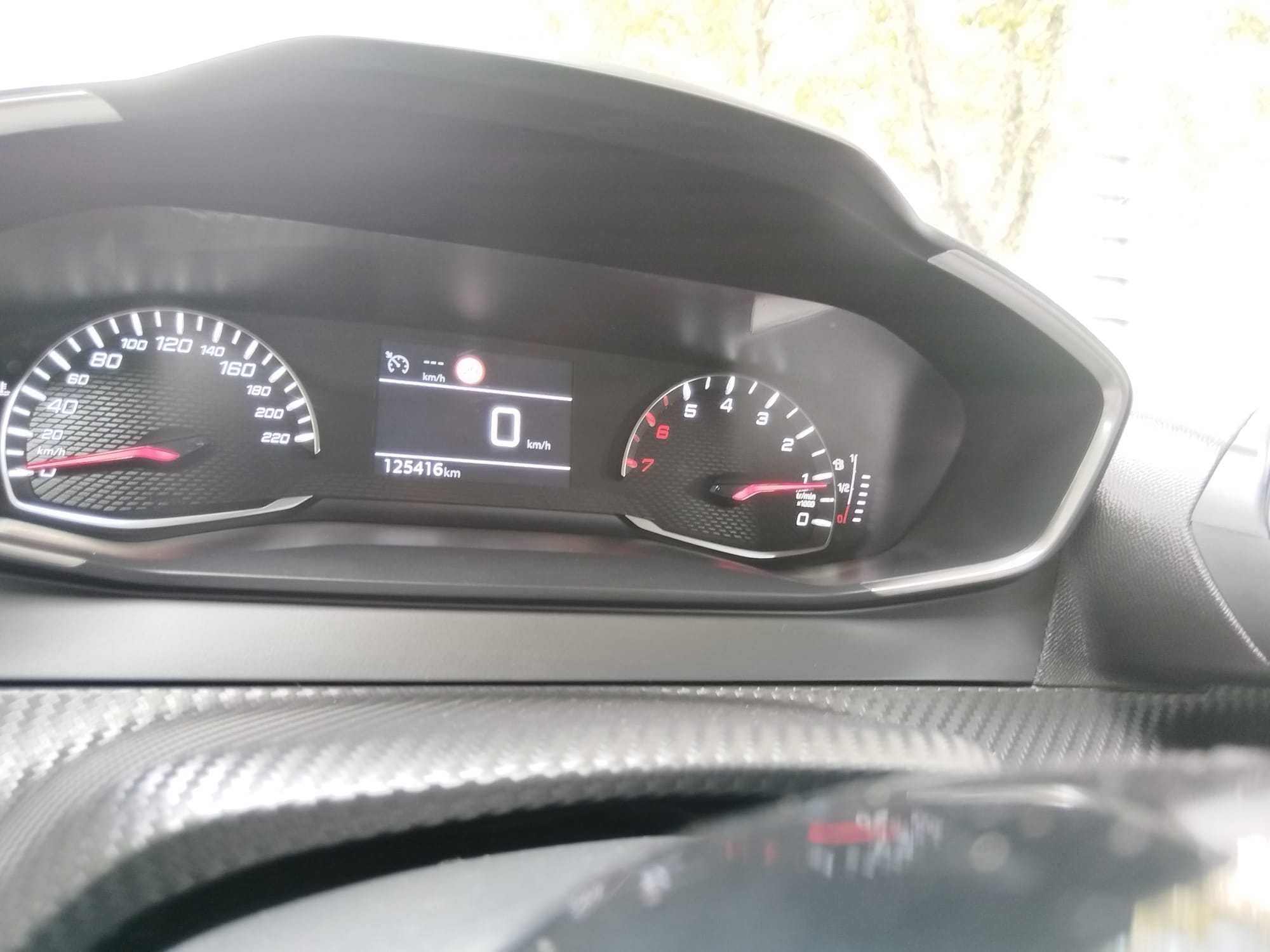 Peugeot 208 - ANO 2020 - Como Novo