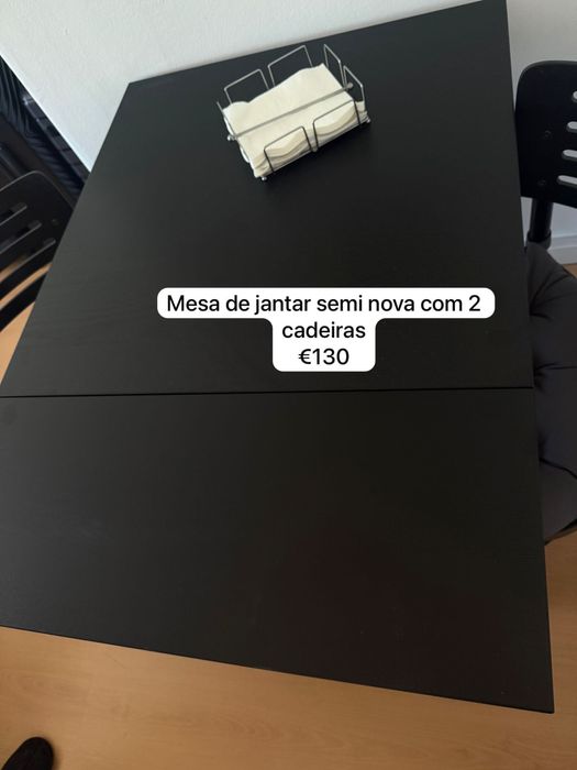 Vendo cama, conjunto de cadeira e moveis pra tela