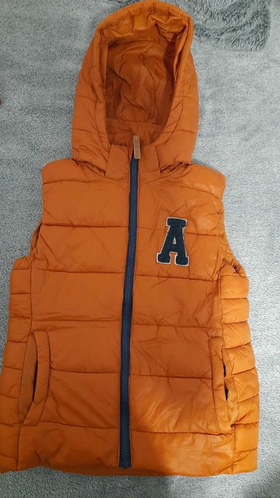 Bezrękawnik chłopięcy z kapturem r.134