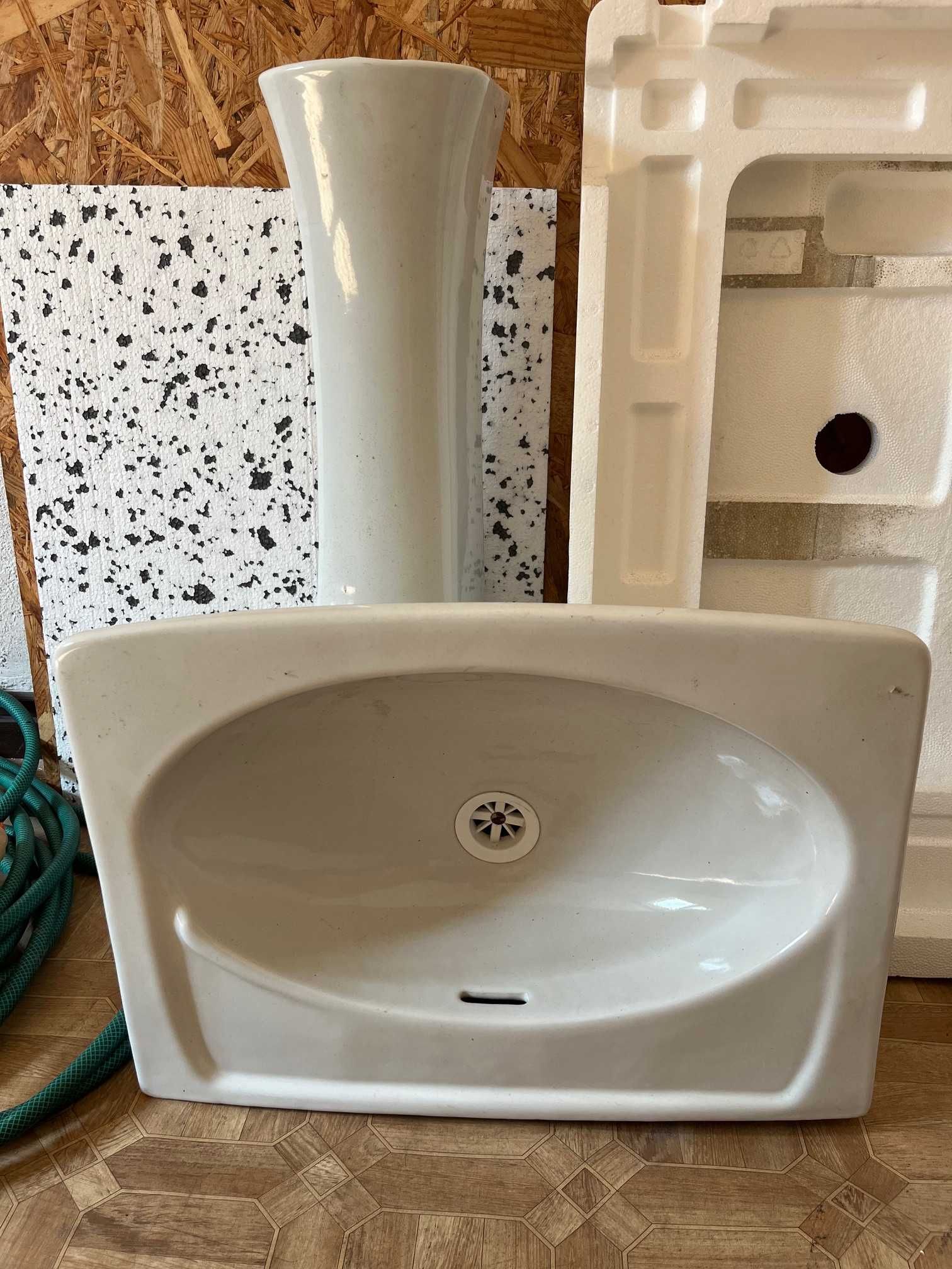 UMYWALKA ceramiczna z nogą, stan bdb
