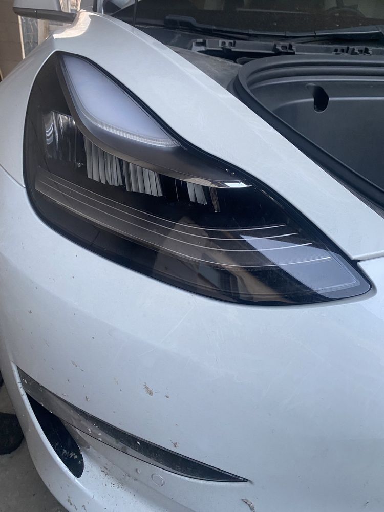 Фара Tesla model 3