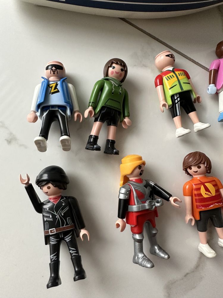Lego - zestaw statek i 8 postaci