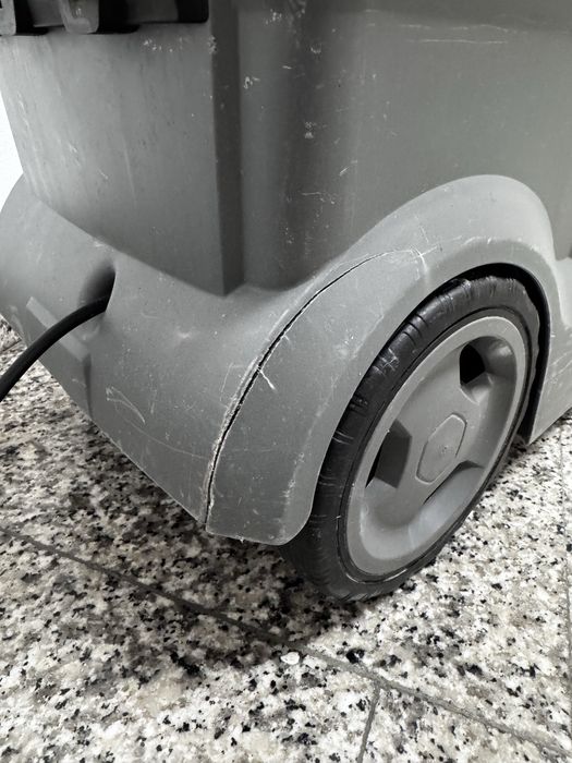 Odkurzacz piorący Karcher Puzzi 10/1