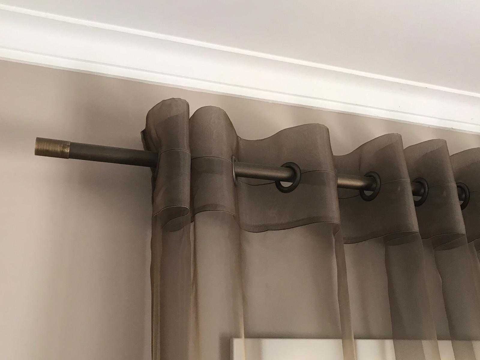 Cortina / Cortinado fino de luxo com varão (2,85m) incluído.