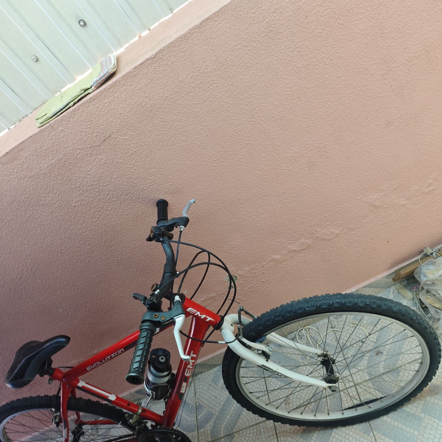 Bicicleta vermelha roda 24