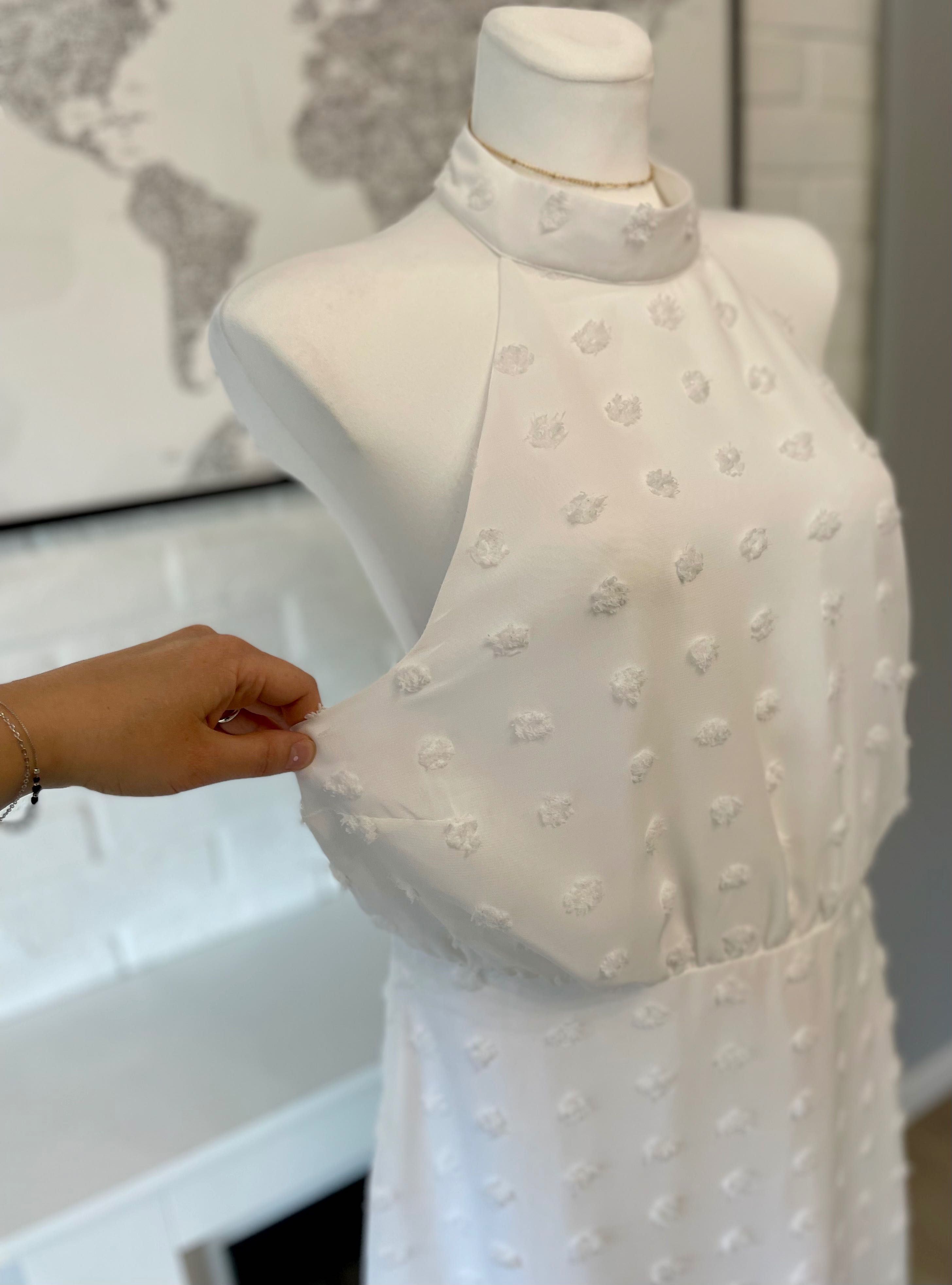 Biała sukienka typu halter w groszki z odkrytymi plecami V by Very XXL
