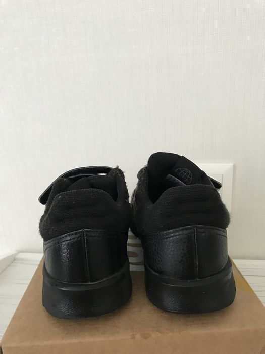 Кросівки adidas шкіра 33 розмір