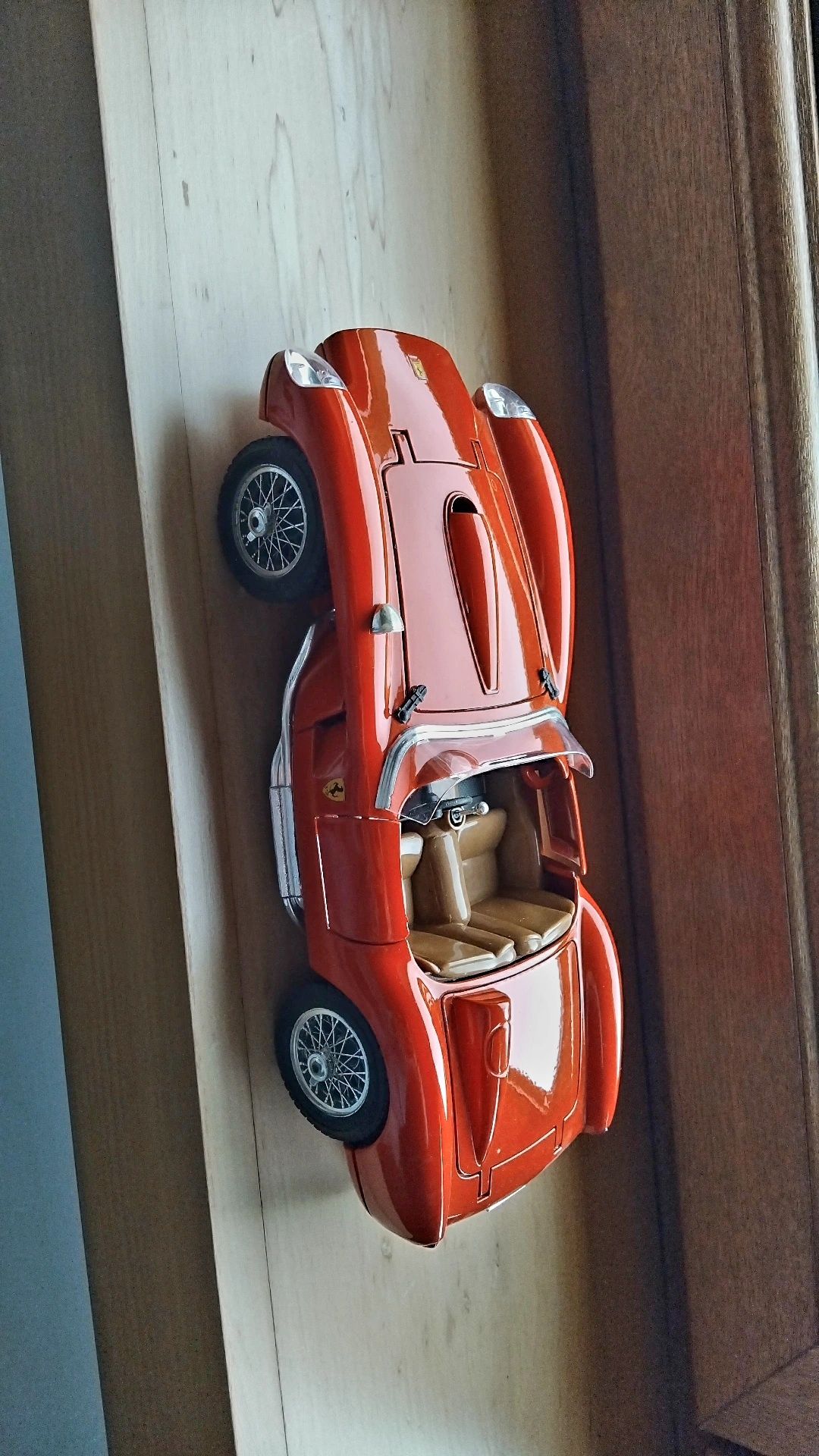 Ferrari 1:18 BBURAGO