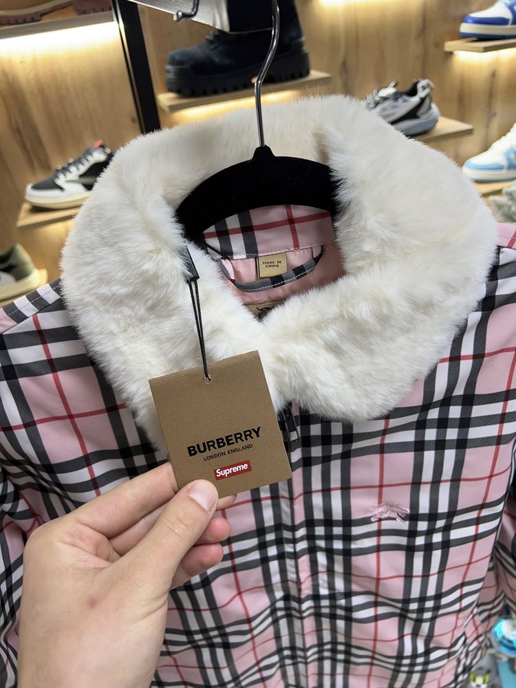 Куртка Supreme x Burberry Shearly Down Jacket Pink Logo