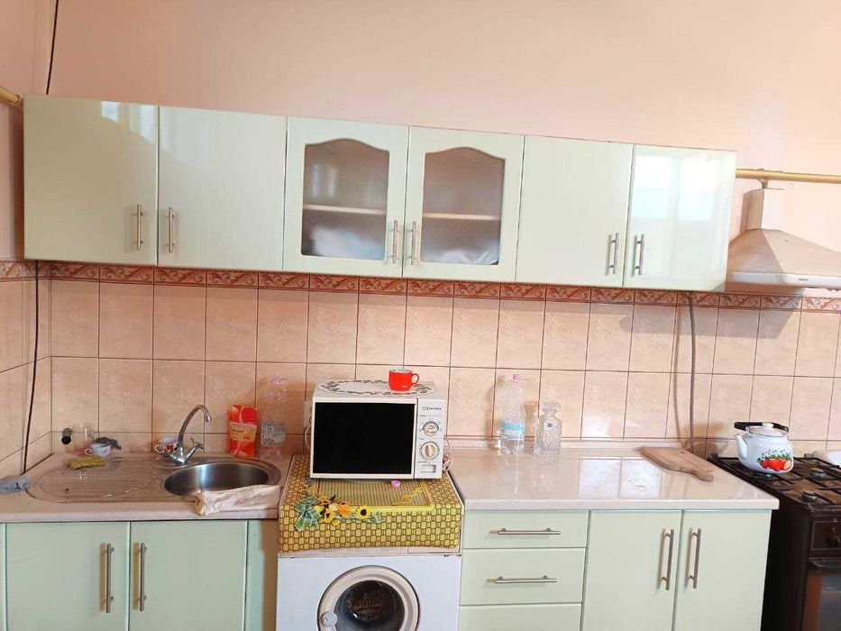 Просторий сучасний будинок з ремонтом, є-відновлення, постанова