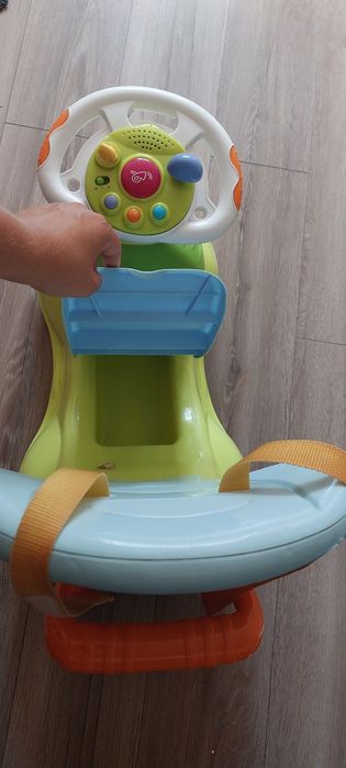 Jeździk pchacz chicco autko