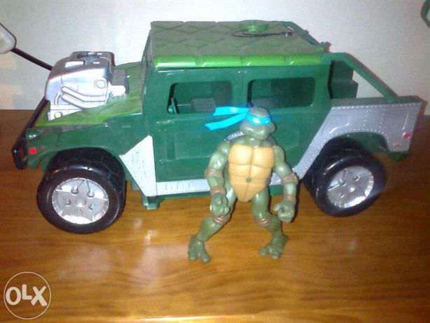 Carro Tartarugas Ninja+ 2 tartarugas : Leonardo e Donatello.