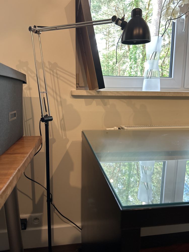 Czarne biurko Ikea lakierowane