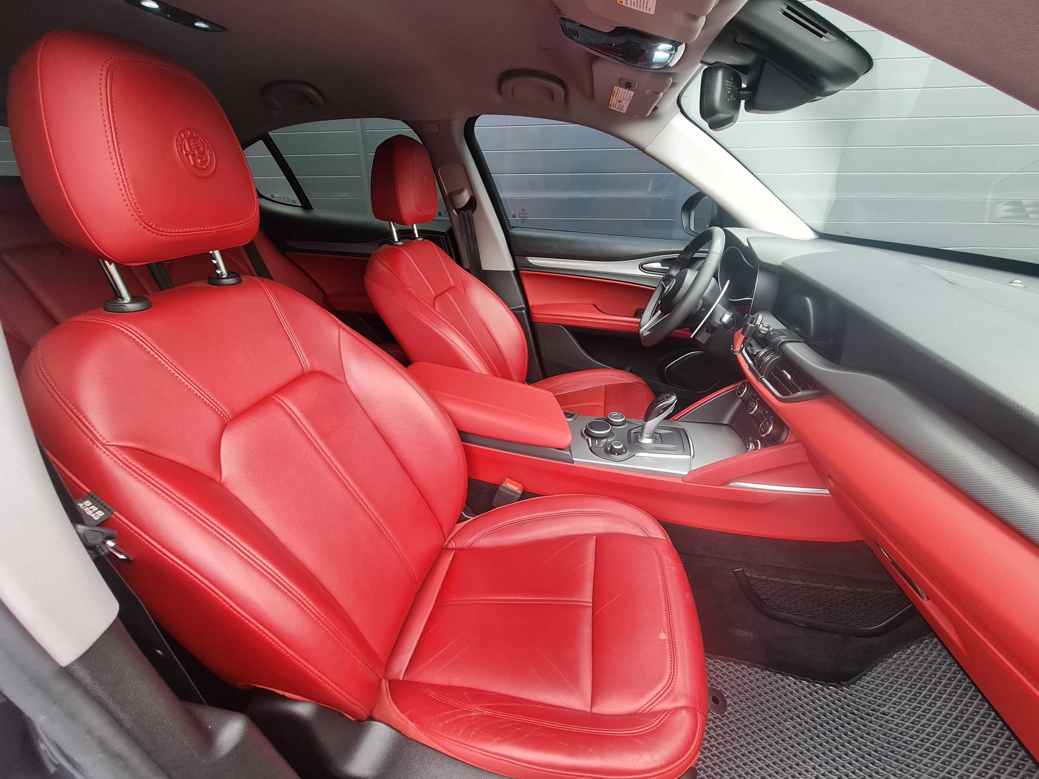 Салон Alfa Romeo Stelvio Сидіння Карти Тунель Декор Кнопки