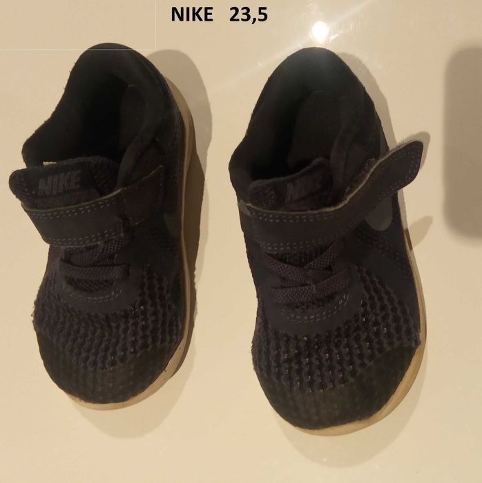 Sapatilhas e sandálias de menino