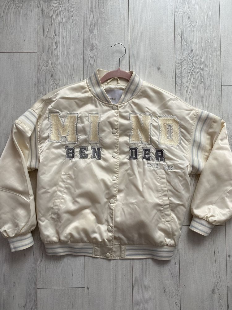 Бомбер жіночий Bershka