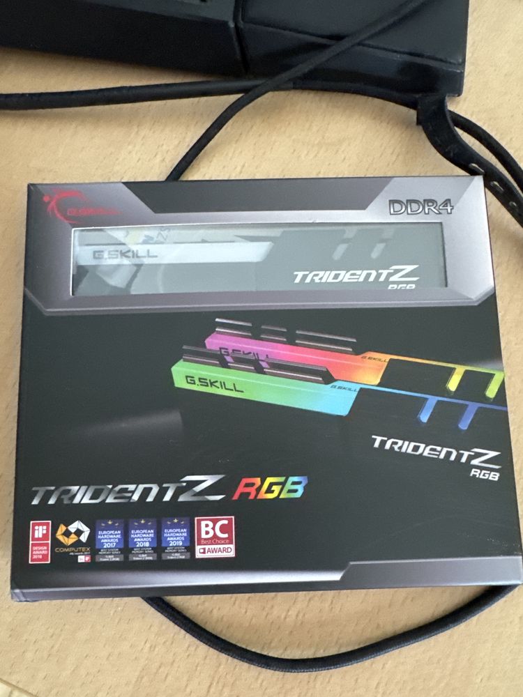 Pamięć RAM G.Skill Trident Z RGB DDR4 32GB (2 x 16GB) 4000 CL18 Czarny