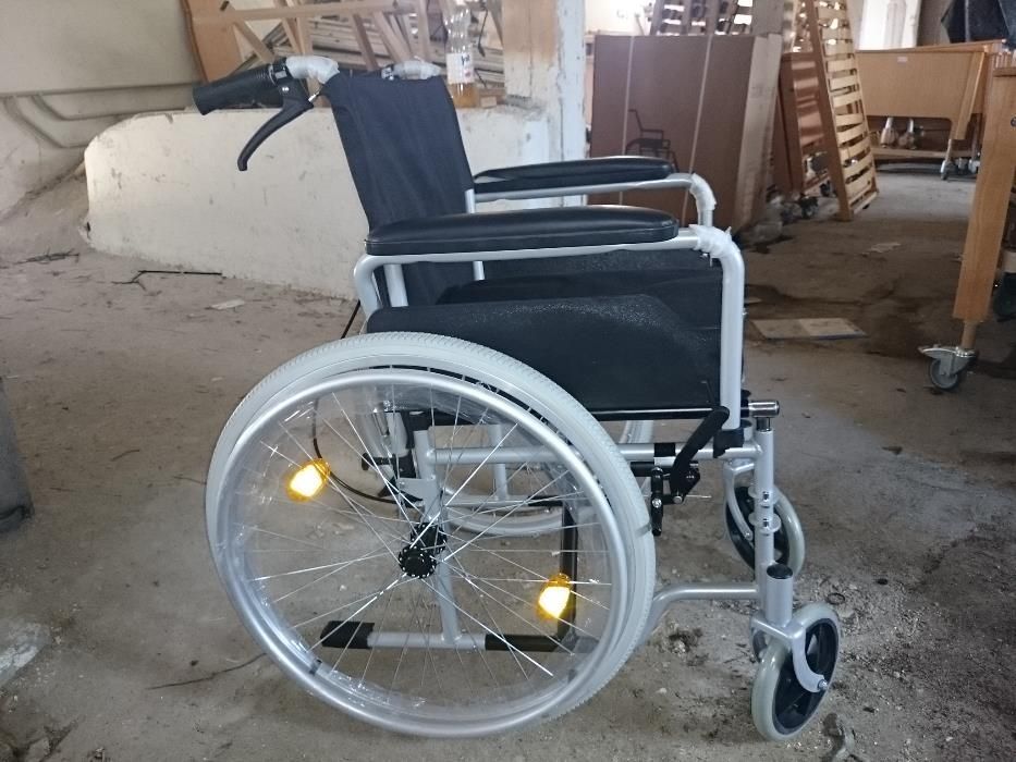 Łóżko rehabilitacyjne szpitalne stoliczek nowy materac wózek montaż