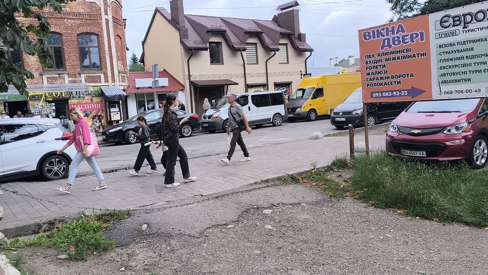 Оренда 35 м2 біля центрального ринку Стрий вул Успенська 44 світло 10