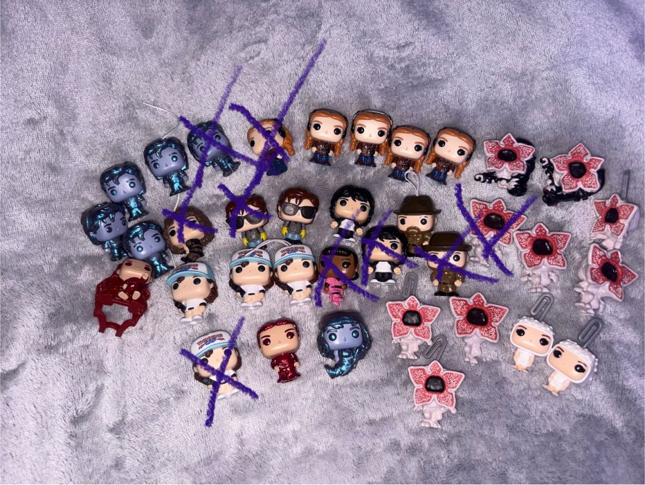 Figurki z Kinder Joy Stranger Things