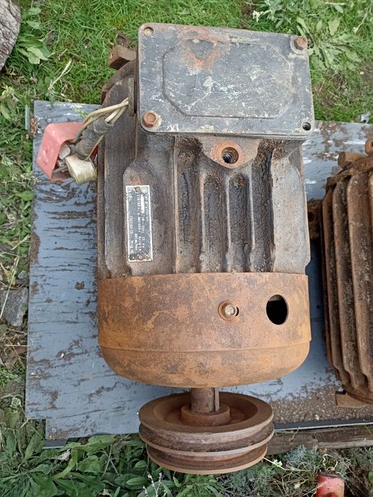 Продам електродвигун 3,5квт 220/380 вага 70 кг.