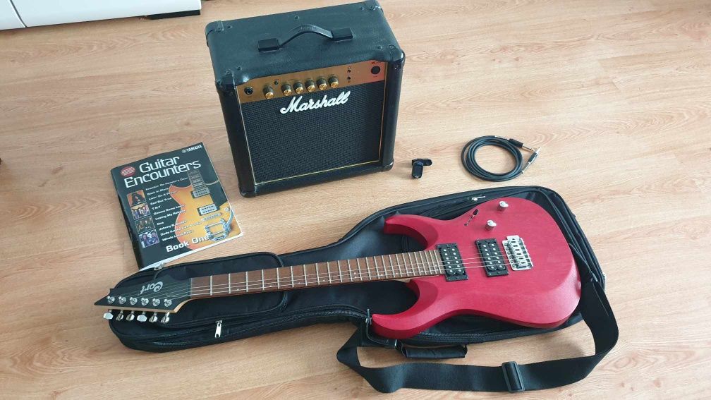 Gitara elektryczna Marshall z piecykiem.