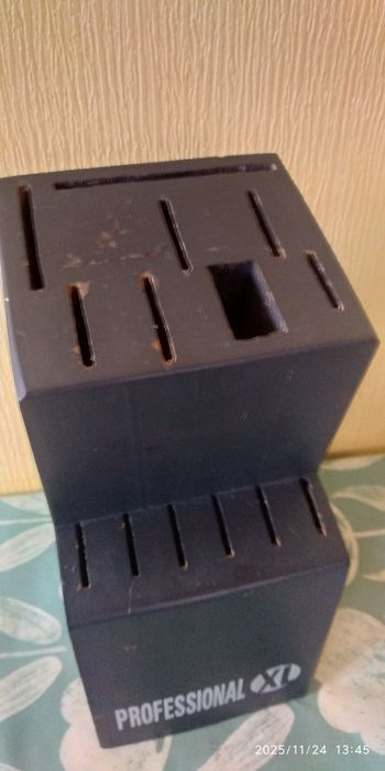 Підставка під ножі дерев'яна