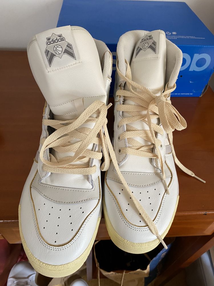 Tenis cano alto branco e amarelo adidas NOVOS