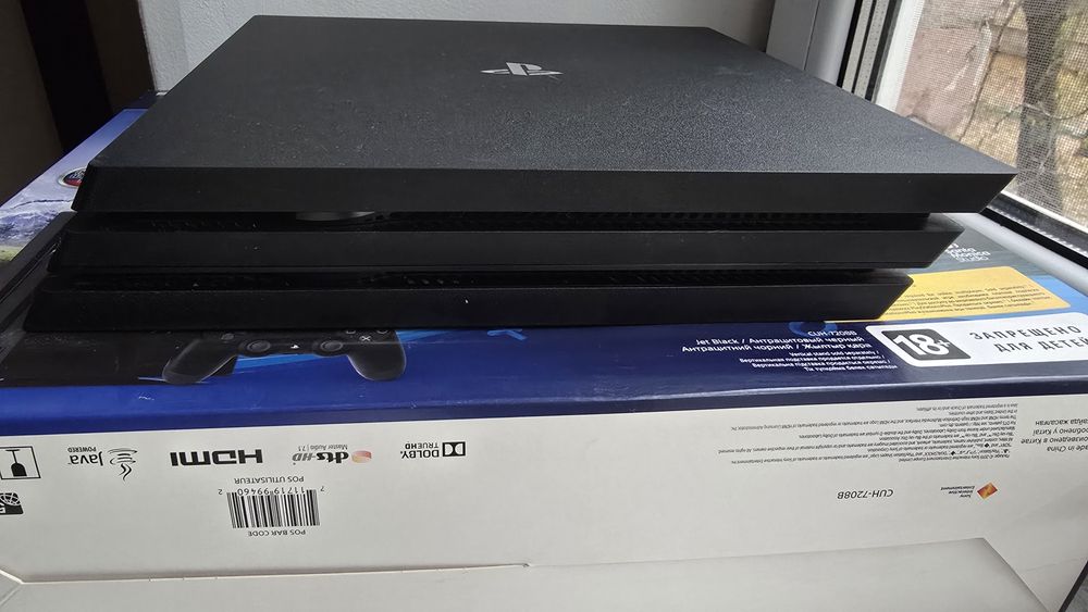 PS4 Pro 1TB + геймпад