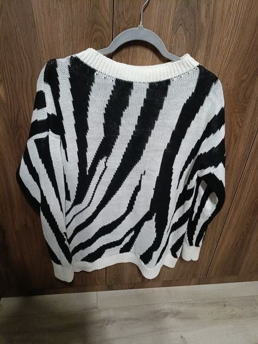 Sweterek zebra :)