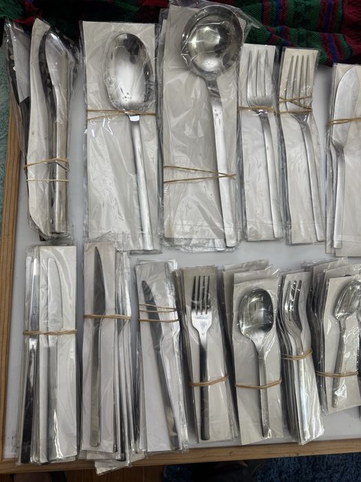 Faqueiro   200 pecas como novo embaladas e identificadas una a uma