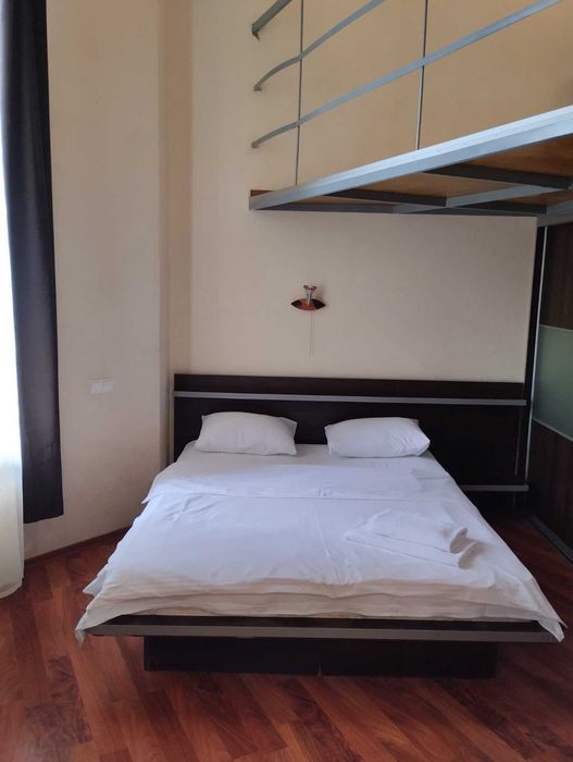 Подобово 1 к з балконом, Майдан Незалежності, центр