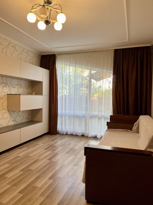 Довгострокова оренда котеджу