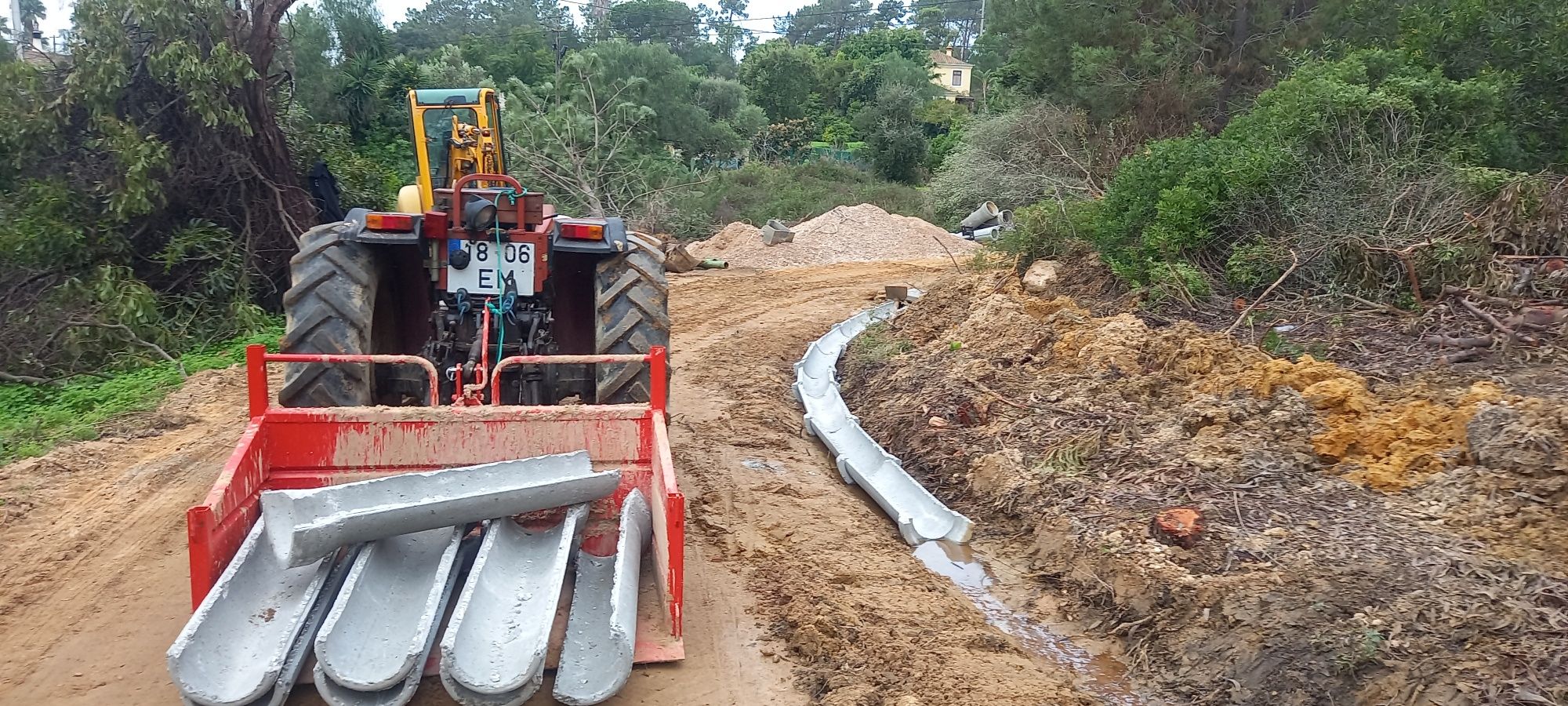 Serviços de trator e giratória