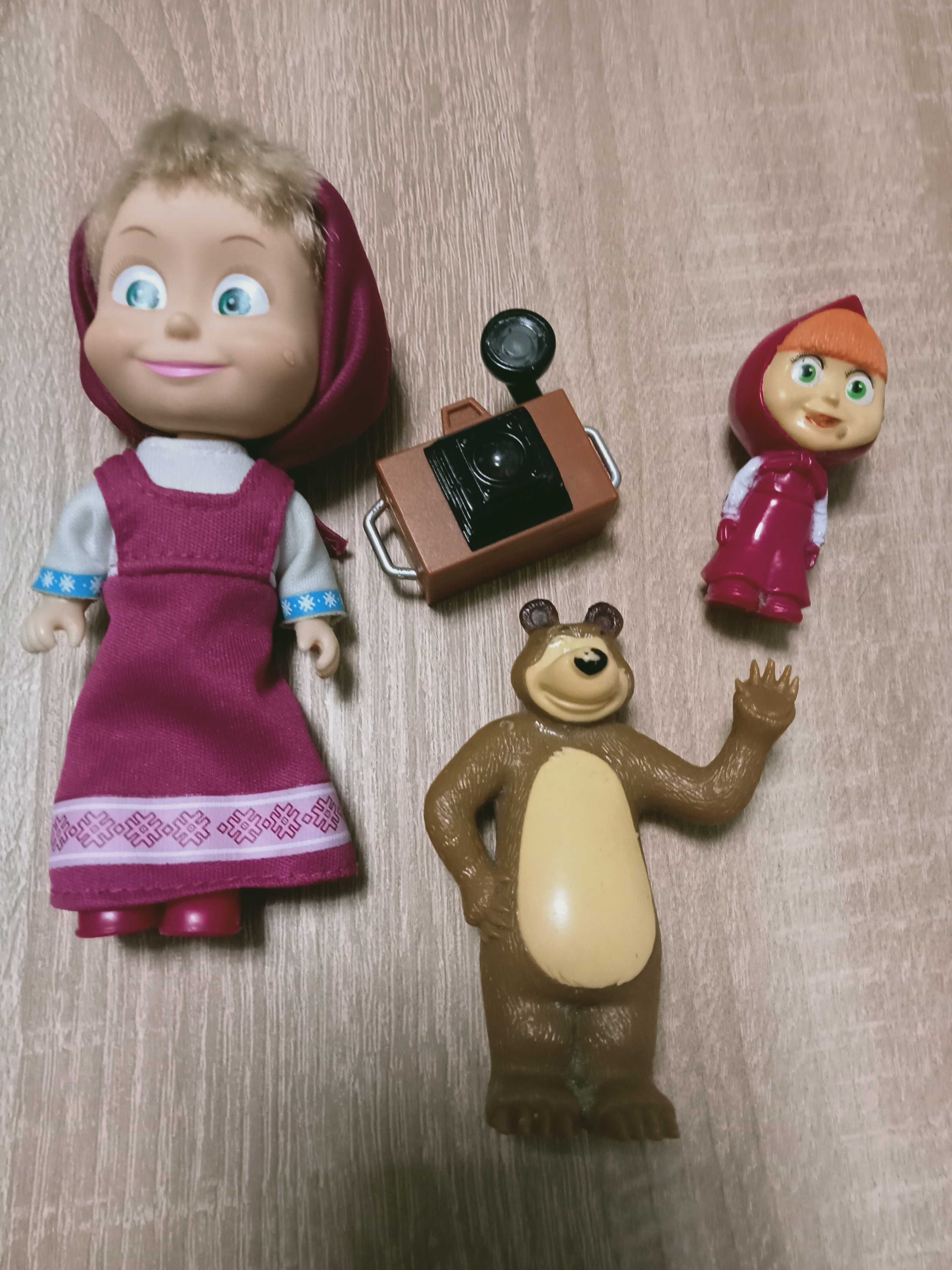 Figurka Masza z aparatem i  niedźwiedziem