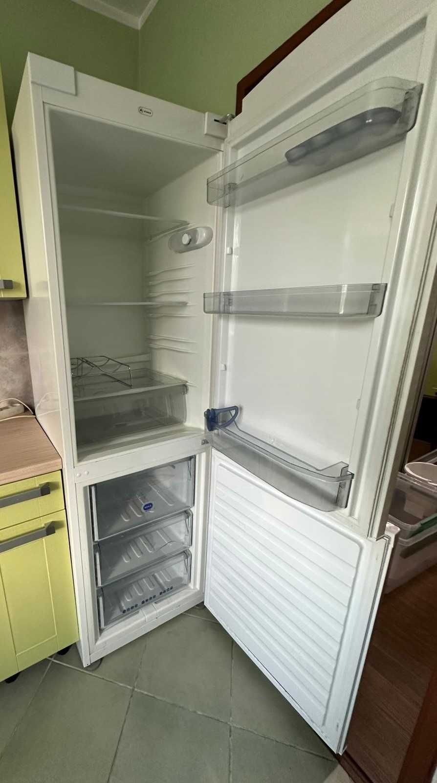 Lodówka z zamrażarką Whirlpool ARC55532 wolnostojąca