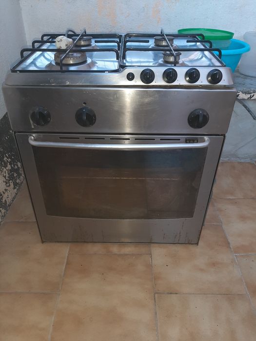 Vendo placa ariston  e forno