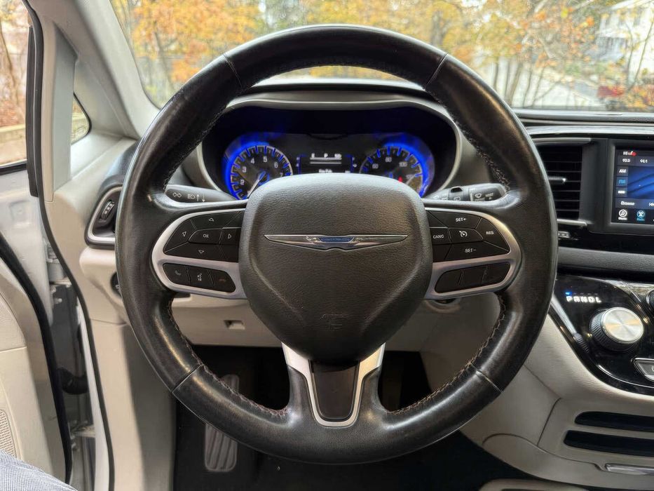 Chrysler Pacifica Touring L      2020