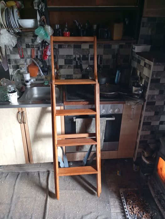Продам складну драбину з дерева