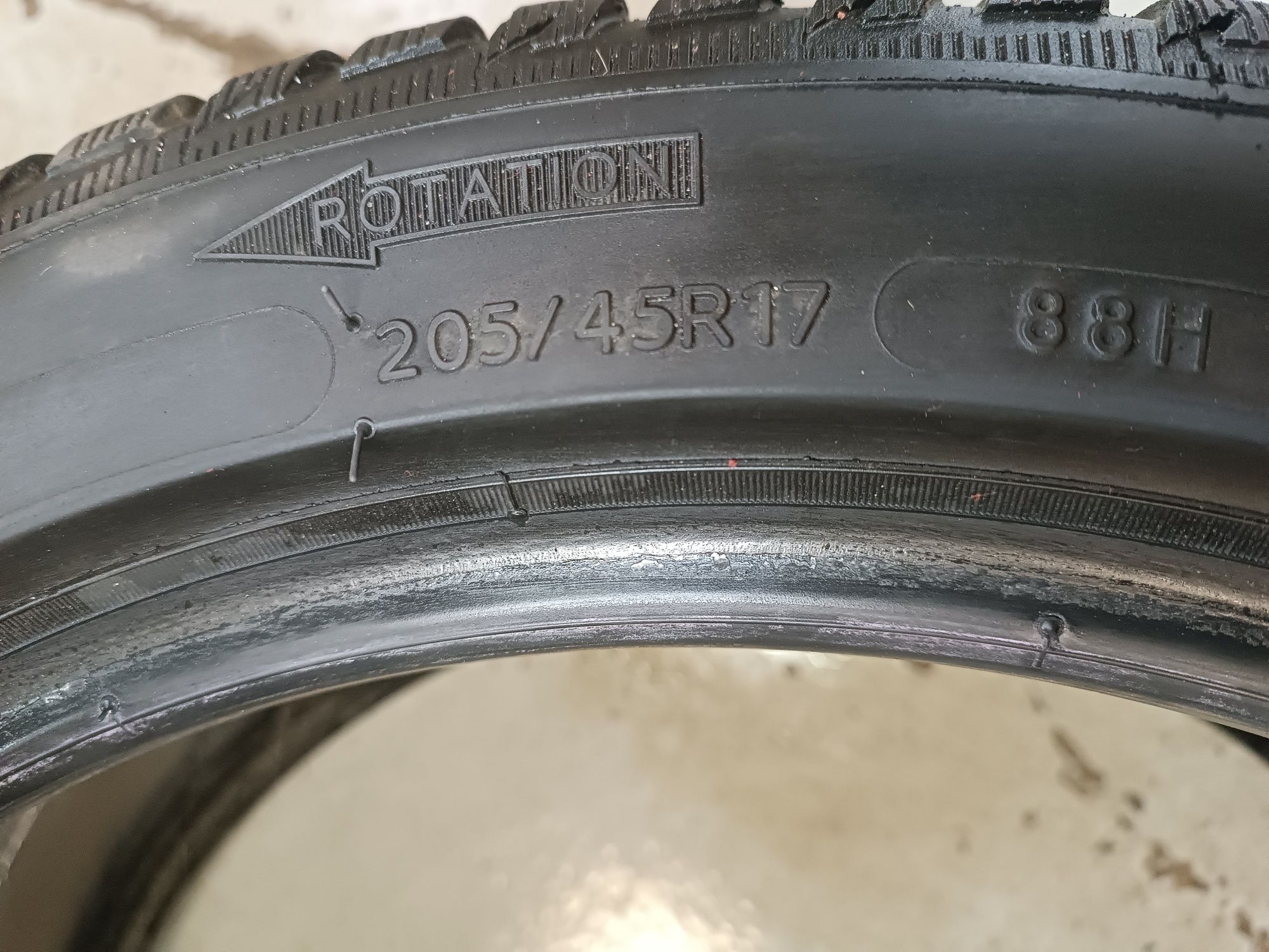 205/45R17 Michelin Alpin 5