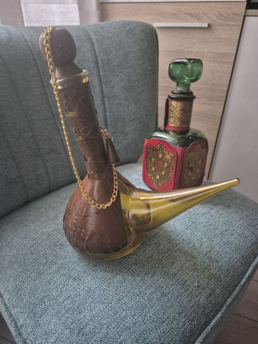 Stare karafki oklejone skóra cena za 2szt