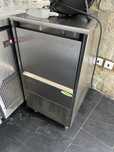 Maquina de fabricar gelo de 35 kg impecavel