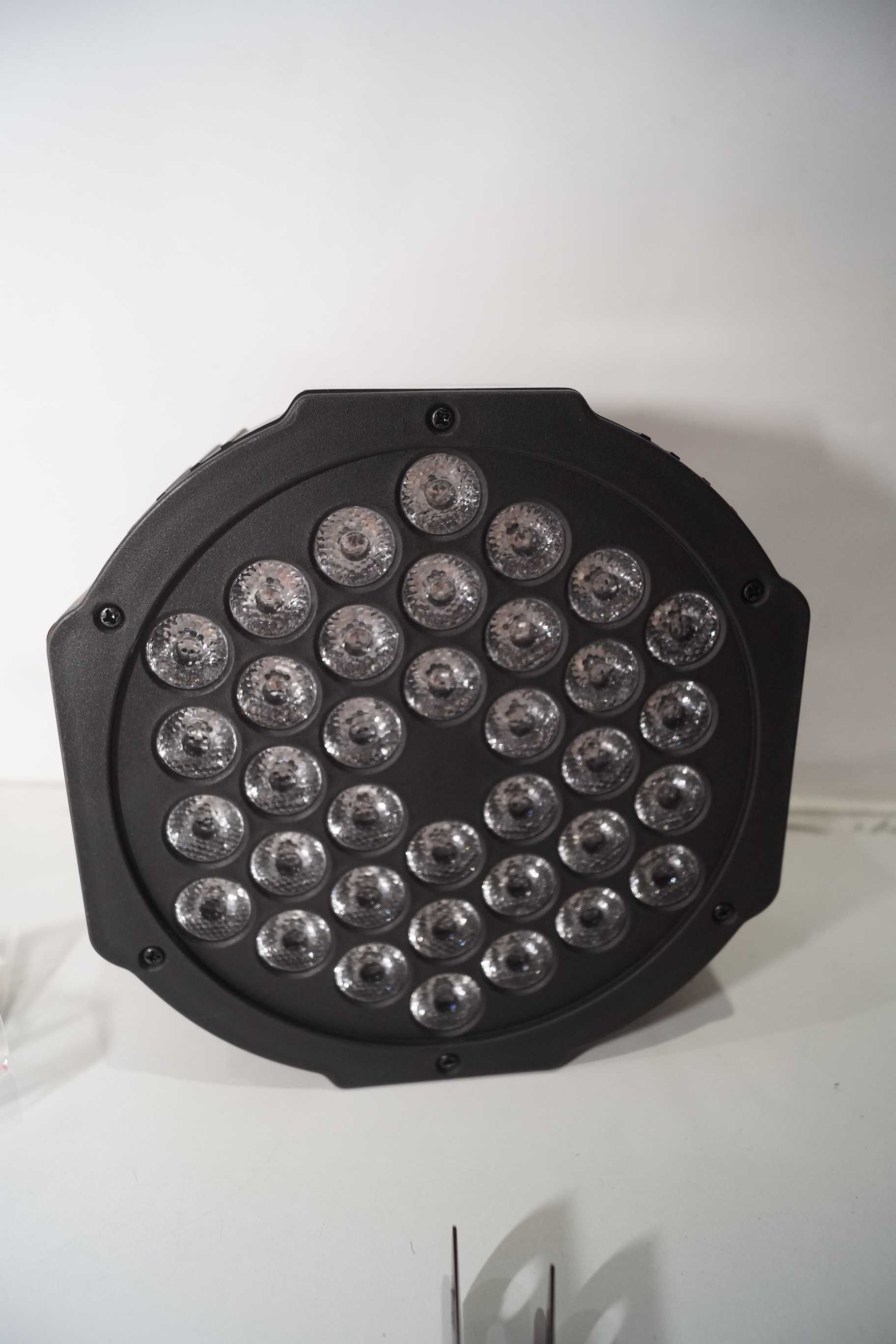 1408 Oświetlenie sceniczne 36 LED RGB reflektor ZQ01082