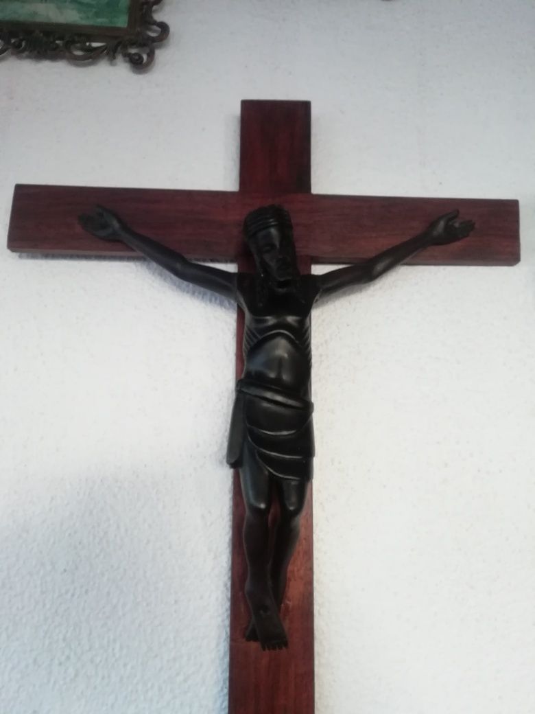Cristo em madeira pau preto antigo