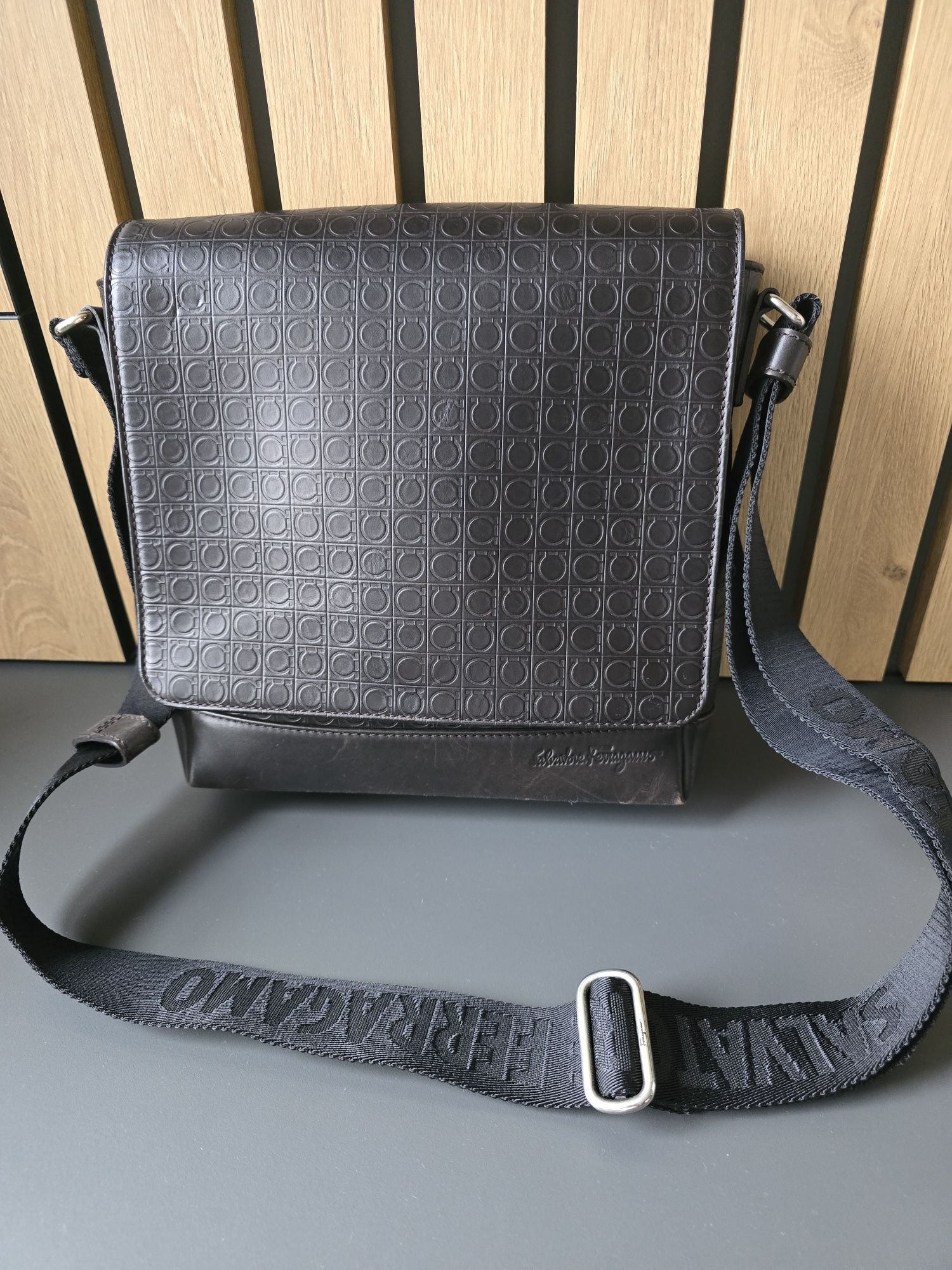 Продається чоловіча сумка  Salvatore Ferragamo
