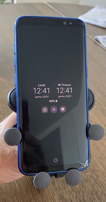 Suporte para telemóvel com ligação ao isqueiro e USB’s  (nunca usado)