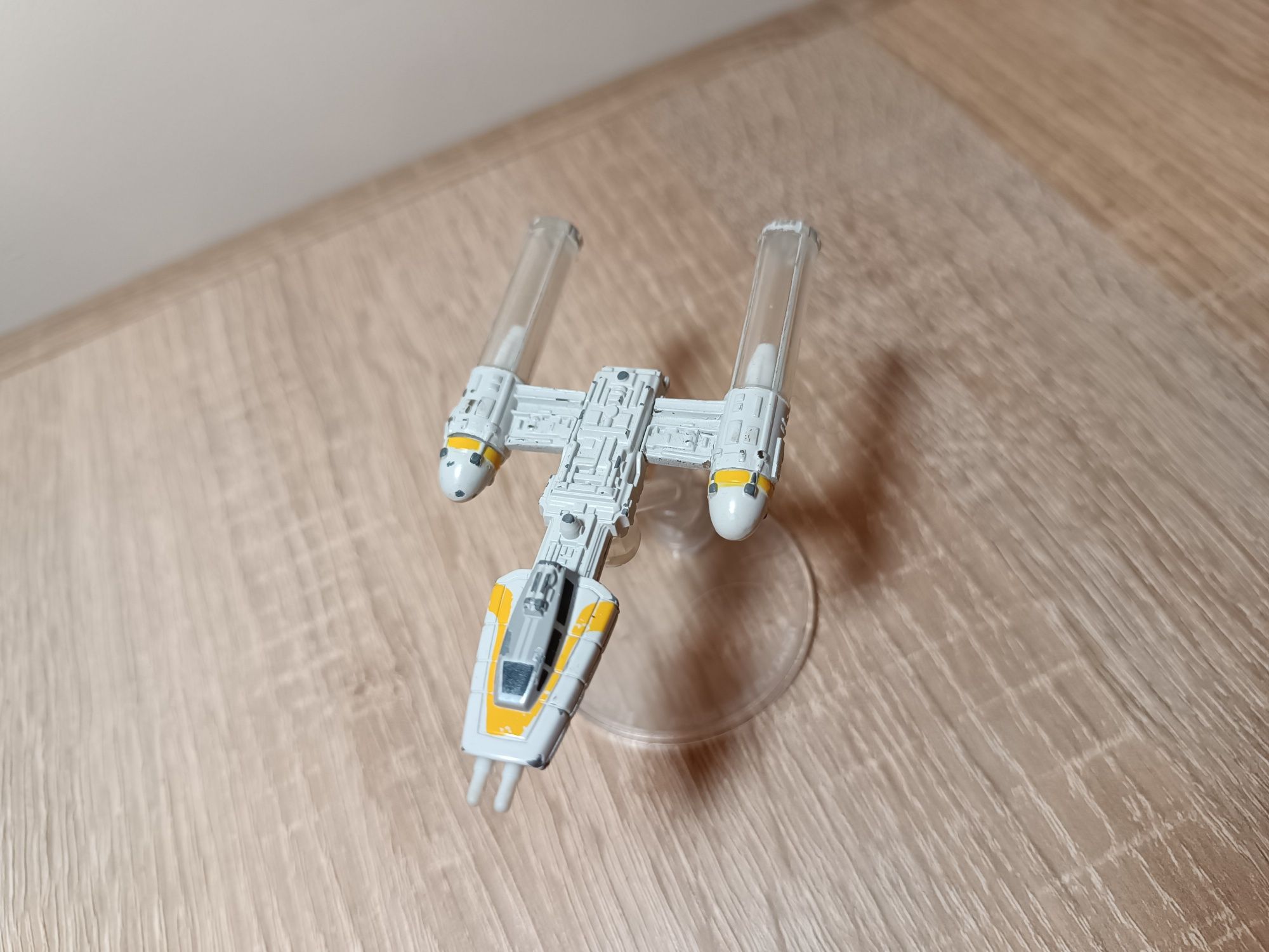 Hot Wheels Star Wars Y-WING Fighter Gold Leader