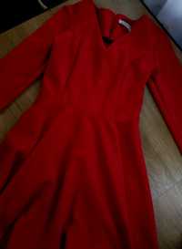 Сукня в червоному кольорі