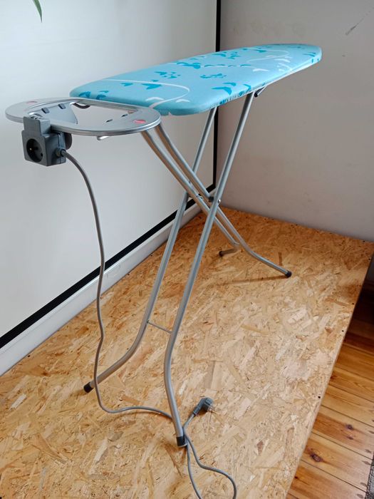 Vileda Deska do Prasowania z Podstawką na Żelazko i Gniazdkiem